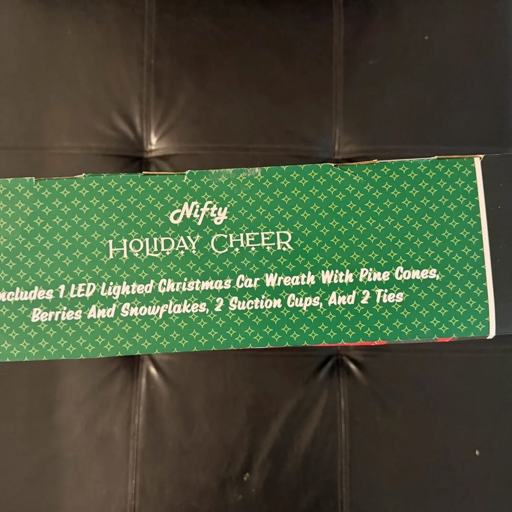 NWT CHRISTMAS CAR Wreath included just descriptioñ